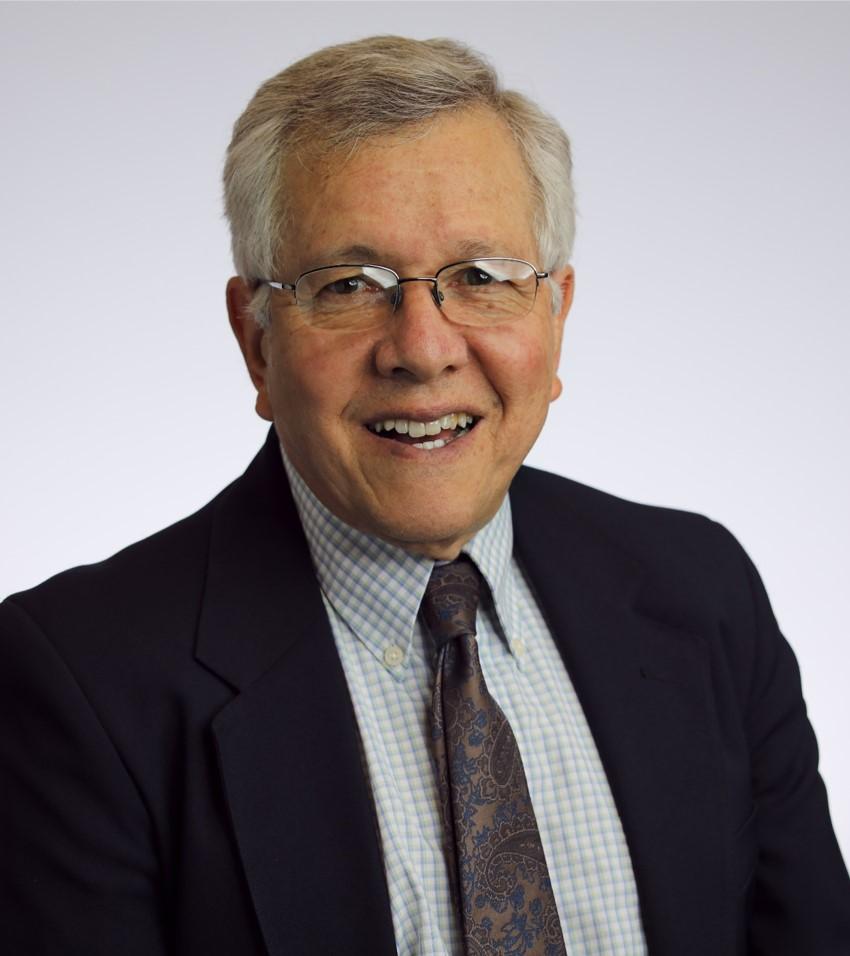 Dr. Carlos E. Manzanares